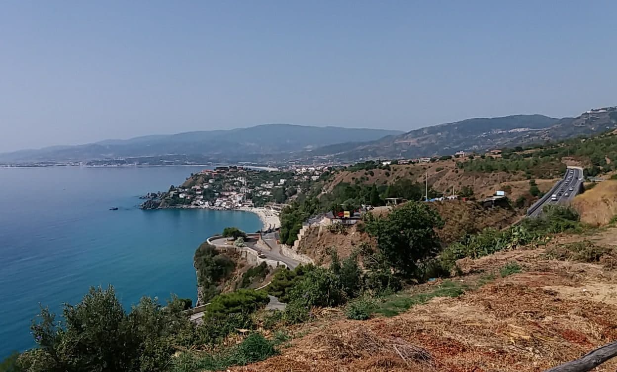 Vista sul mare dal territorio di Stalettì