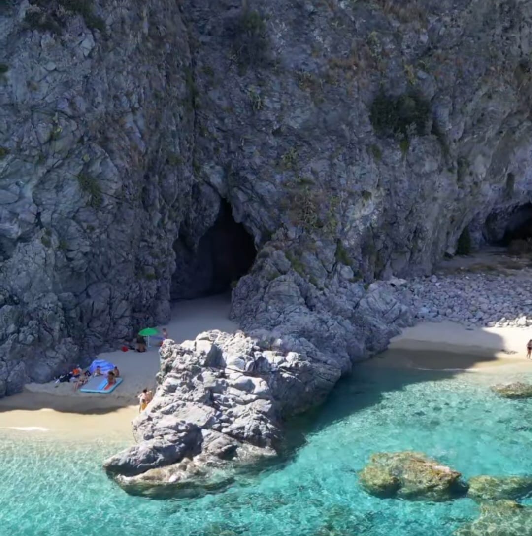 cdv caminia beach cave turquoise water 01